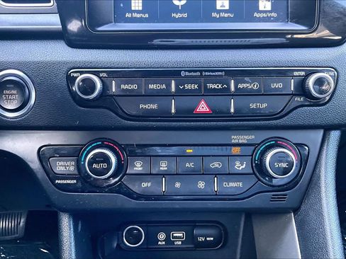 Used 2019 Kia Niro LX FWD image 32