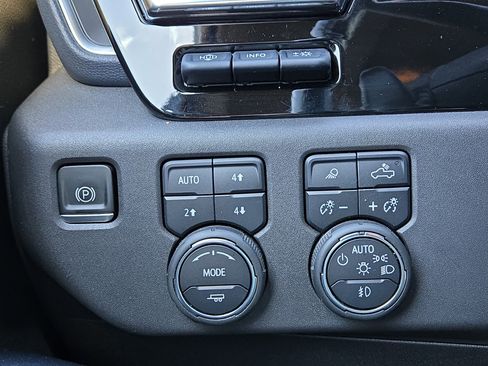 Used 2023 Chevrolet Silverado 1500 High Country w/ High Country Premium Package image 22