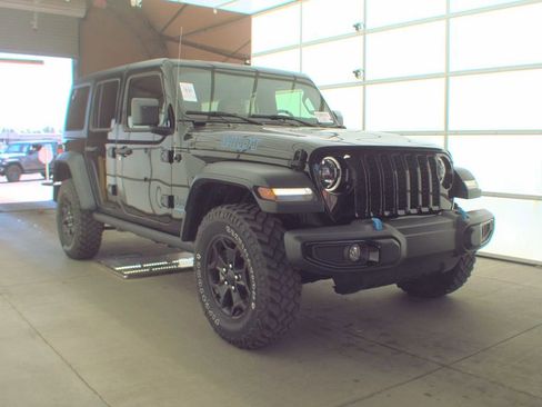 Used 2023 Jeep Wrangler Unlimited w/ Cold Weather Group AWD/4WD image 3