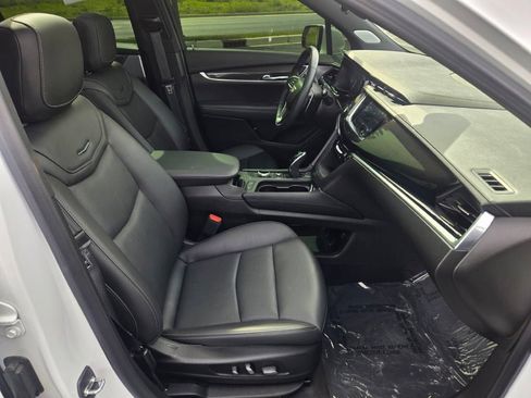 Used 2024 Cadillac XT6 Sport w/ LPO, Onyx Lite Package AWD/4WD image 8