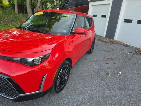 Used 2023 Kia Soul EX FWD image 2