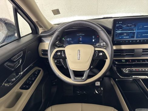New 2026 Lincoln Corsair Premiere image 11