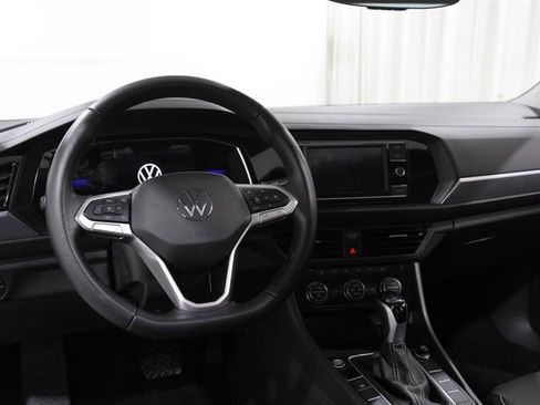 Certified 2023 Volkswagen Jetta SE w/ Panoramic Sunroof Package image 6