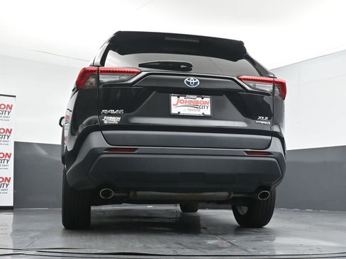 Used 2021 Toyota RAV4 XLE Premium AWD/4WD image 36