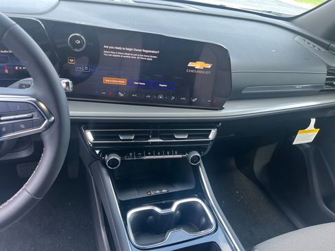New 2026 Chevrolet Traverse LT w/ Driver Confidence Package FWD image 18