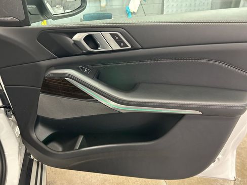 Used 2025 BMW X5 xDrive50e image 25