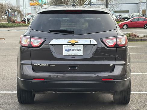 Used 2017 Chevrolet Traverse LT w/ Traveler's Package image 5