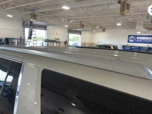 Used 2017 Cadillac Escalade Luxury image 9