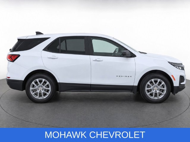 Certified 2022 Chevrolet Equinox LS w/ LS Convenience Package AWD/4WD image 11