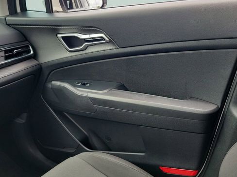 Used 2025 Kia Sportage LX image 16