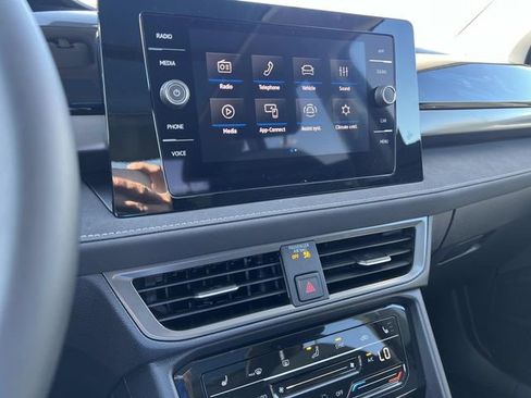New 2026 Volkswagen Taos SE FWD image 19