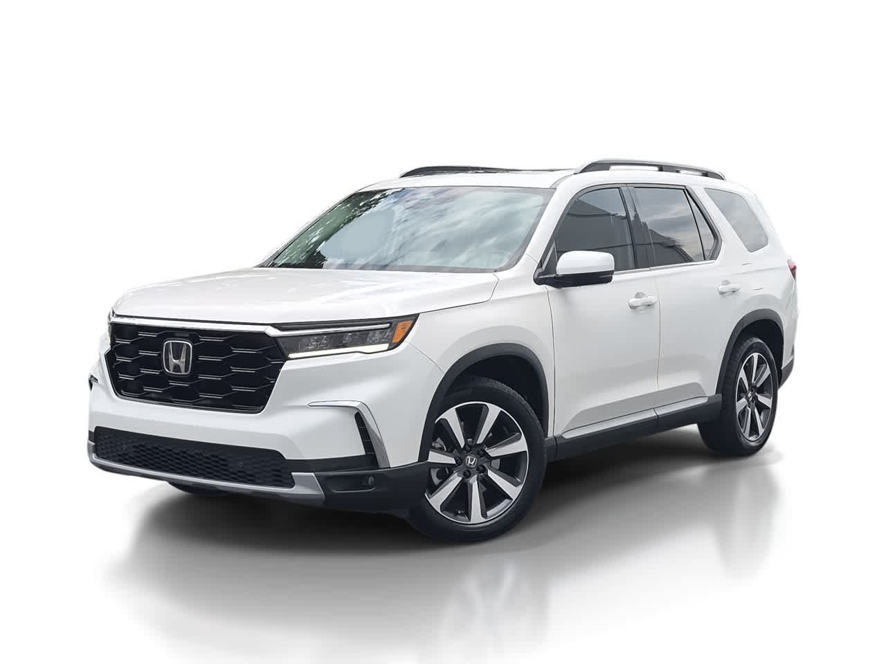 Used 2025 Honda Pilot Touring image 1