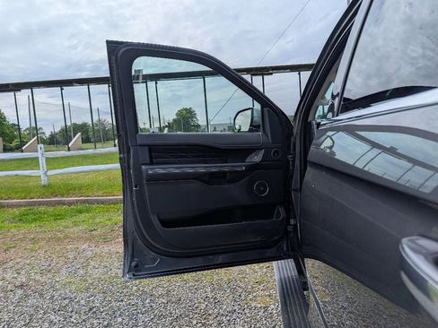 Used 2019 Ford Expedition Platinum AWD/4WD image 10