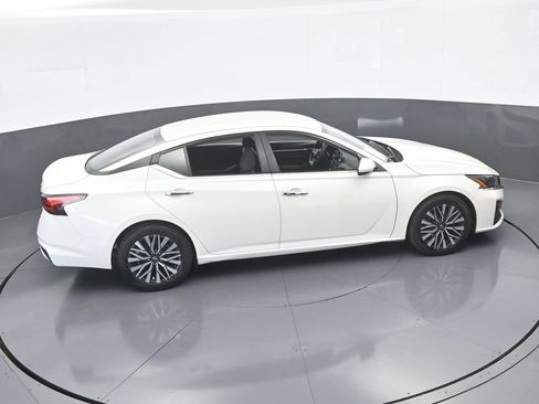 Used 2023 Nissan Altima 2.5 SV FWD image 54