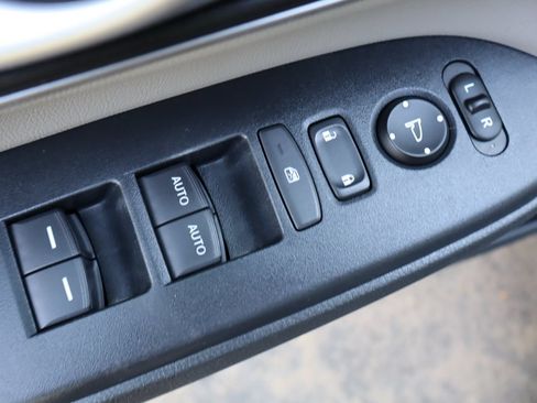 Used 2017 Honda CR-V EX-L image 27
