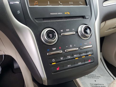 Used 2018 Lincoln MKC Premiere image 23