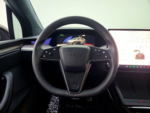 Used 2024 Tesla Model X image 16