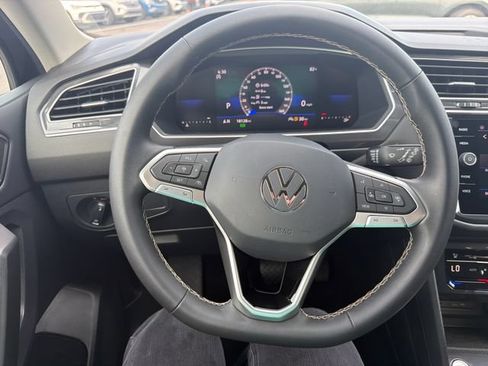 Certified 2023 Volkswagen Tiguan SE FWD image 12