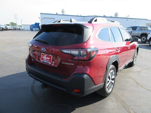 Used 2023 Subaru Outback Premium AWD/4WD image 6