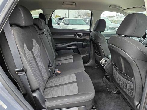 Used 2023 Kia Sorento LX image 20