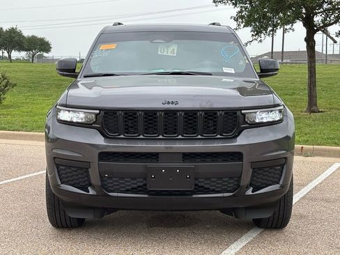 Used 2025 Jeep Grand Cherokee L Altitude RWD image 3