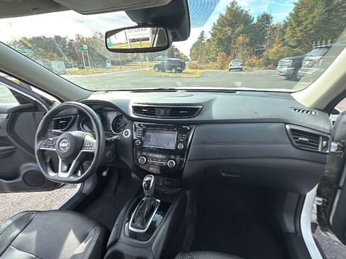 Used 2017 Nissan Rogue SL w/ SL Premium Package image 42