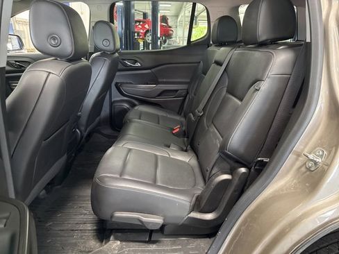 Used 2023 GMC Acadia SLT image 10