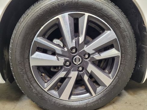 Used 2020 Nissan Versa SV FWD image 31