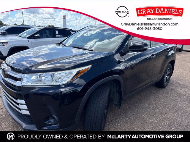 Used 2019 Toyota Highlander LE FWD image 1