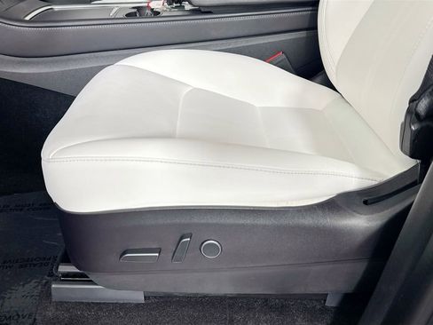 Used 2022 Tesla Model Y Long Range image 21