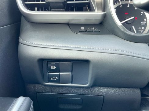 Used 2021 Toyota Highlander XLE AWD/4WD image 20