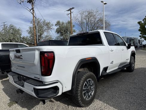 Used 2022 GMC Sierra 2500 AT4 w/ AT4 Preferred Package image 3