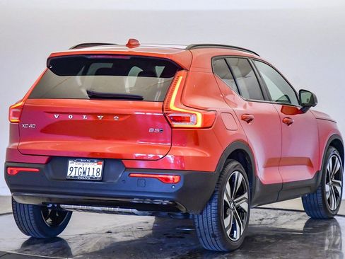 Certified 2025 Volvo XC40 B5 Ultra w/ Climate Package AWD/4WD image 4