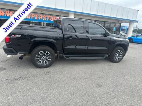 Used 2023 Chevrolet Colorado Z71 w/ Z71 Convenience Package 2 AWD/4WD image 3