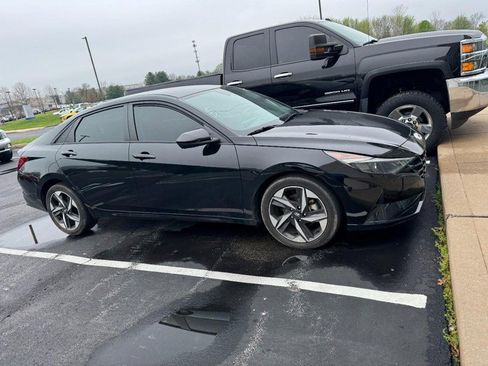 Used 2023 Hyundai Elantra SEL w/ Convenience Package image 2