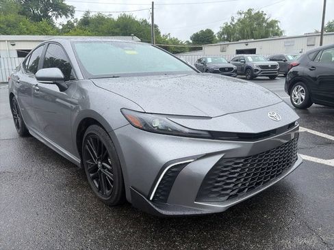 Used 2025 Toyota Camry SE w/ Convenience Package FWD image 1