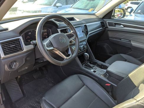 Used 2023 Volkswagen Atlas SE w/ Panoramic Sunroof Package image 8