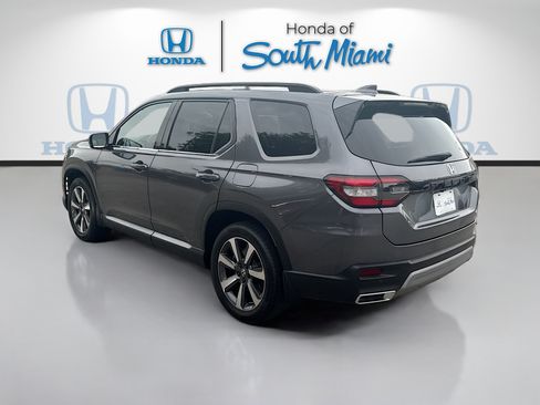 Certified 2025 Honda Pilot Touring image 5