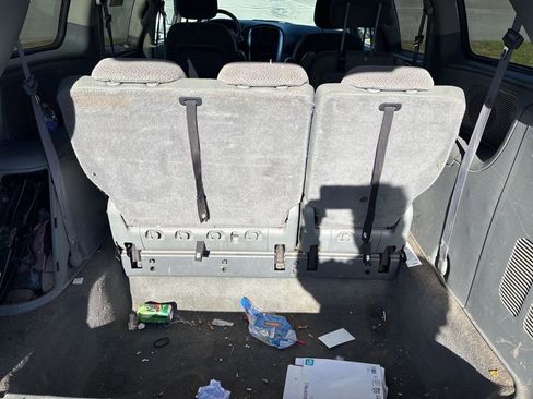 Used 2007 Chrysler Town & Country Touring image 11