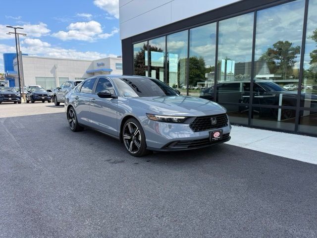 Used 2023 Honda Accord Sport image 1