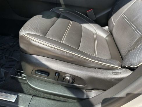 Used 2018 GMC Acadia Denali w/ Technology Package FWD image 21