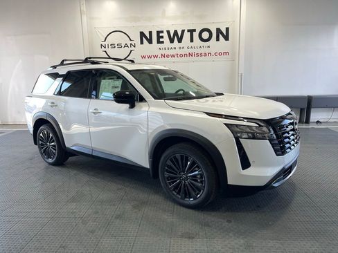 New 2026 Nissan Pathfinder SL image 1