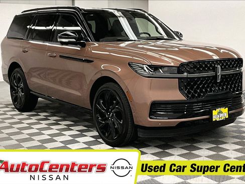 Used 2025 Lincoln Navigator Black Label AWD/4WD image 1