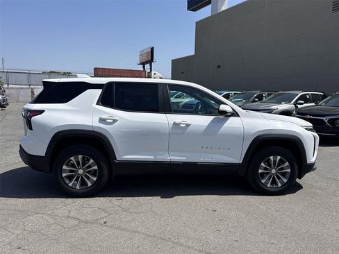 Used 2026 Chevrolet Equinox LT FWD image 2