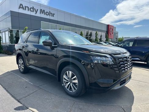 New 2026 Nissan Pathfinder SL AWD/4WD image 1