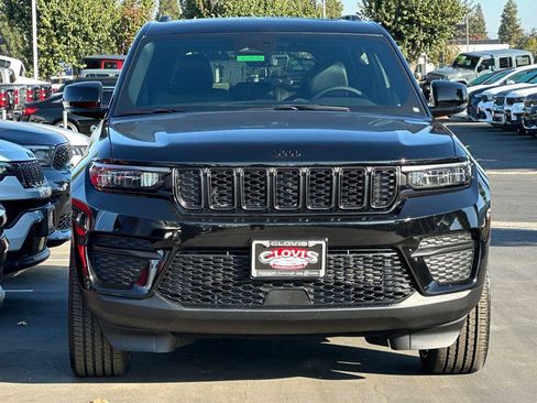 New 2025 Jeep Grand Cherokee Altitude image 9