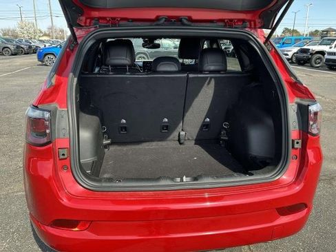 Used 2022 Jeep Compass Limited image 9