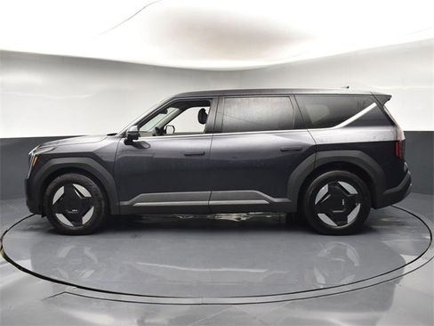 Certified 2026 Kia EV9 Light image 5