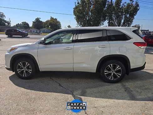 Used 2018 Toyota Highlander LE image 5