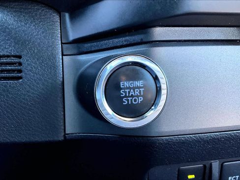 Certified 2022 Toyota Tacoma TRD Off-Road image 33